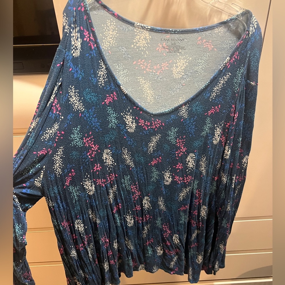 Lane Bryant blue shirt with flowers 26/28
